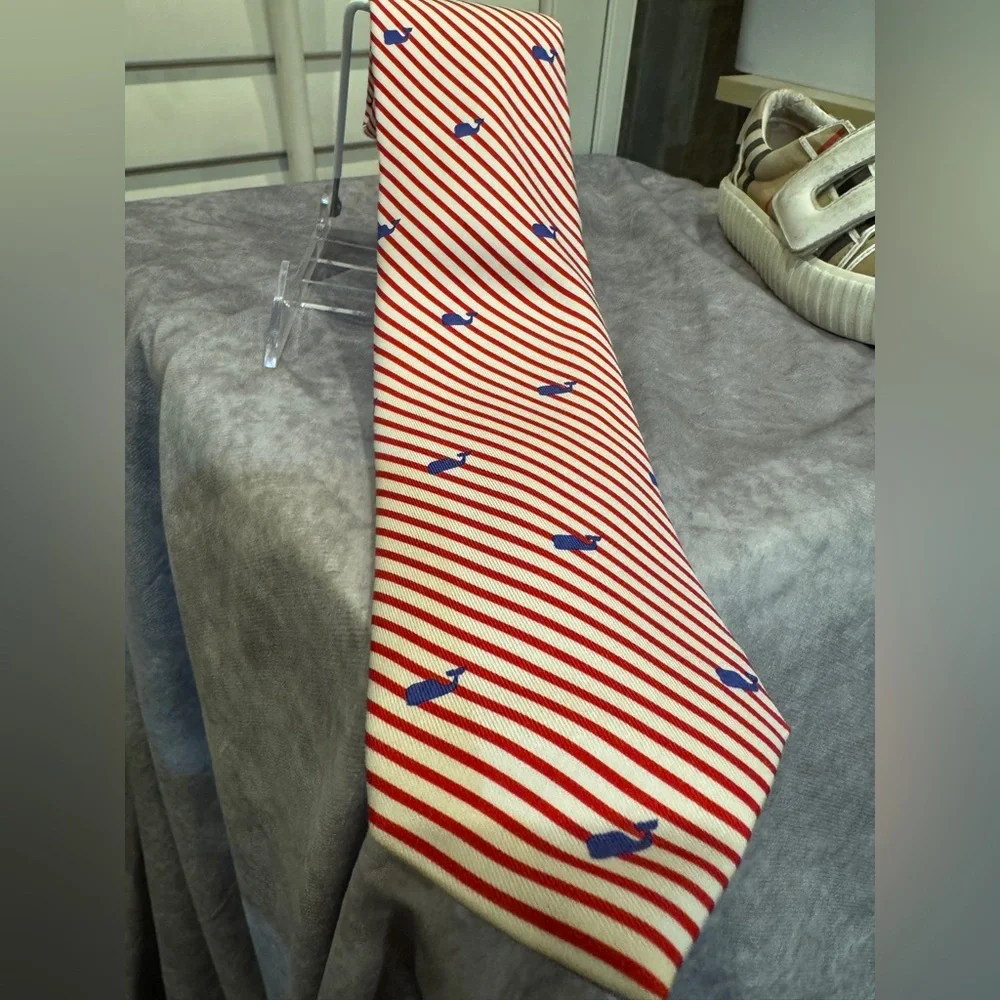 Vineyard Vines Red and White Striped Tie with Blue‎ Whales
